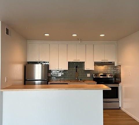 4th image of 311 Corbett Ave #9
