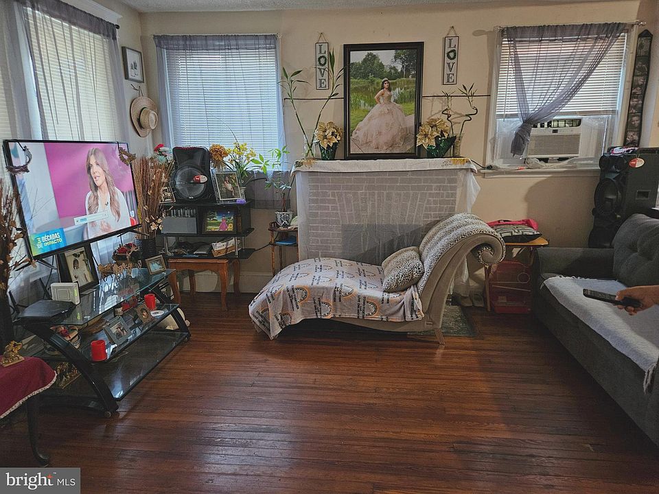 2nd image of 625 Noble St