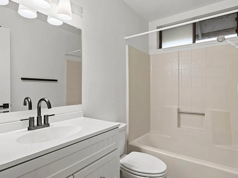 448 Lilac Ct — Photo 5
