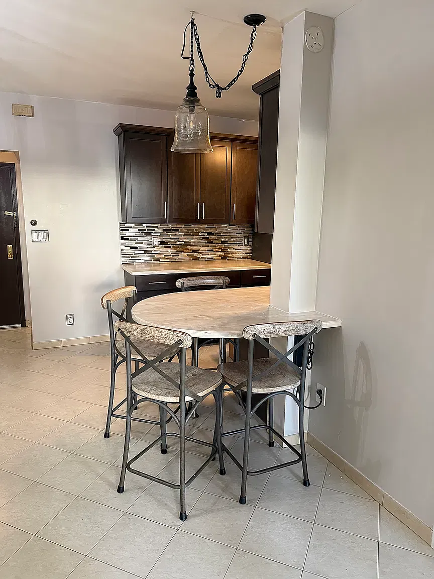 1619 West 9th Street — Photo 4
