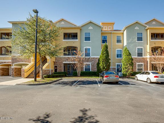 3rd image of 8539 GATE Parkway W #436
