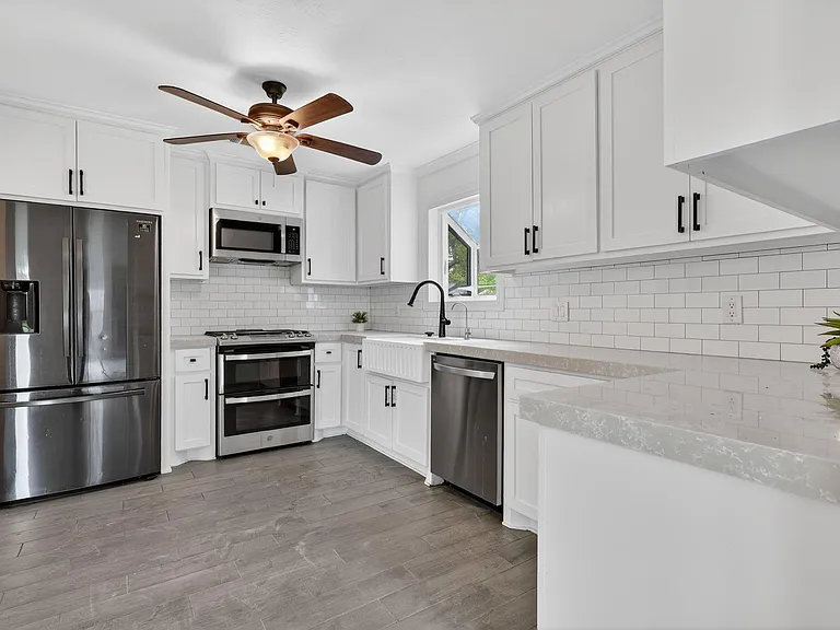 417 W Hillary Cir — Photo 21
