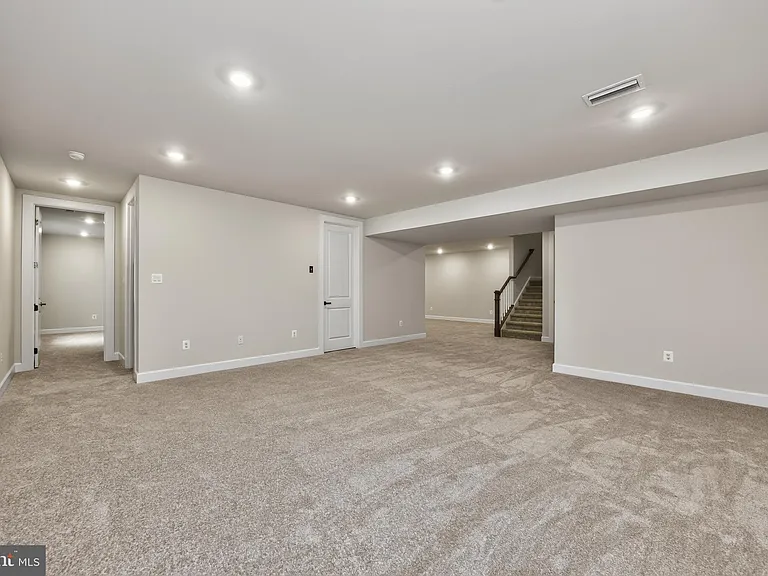 1422 Gilray Dr — Photo 32