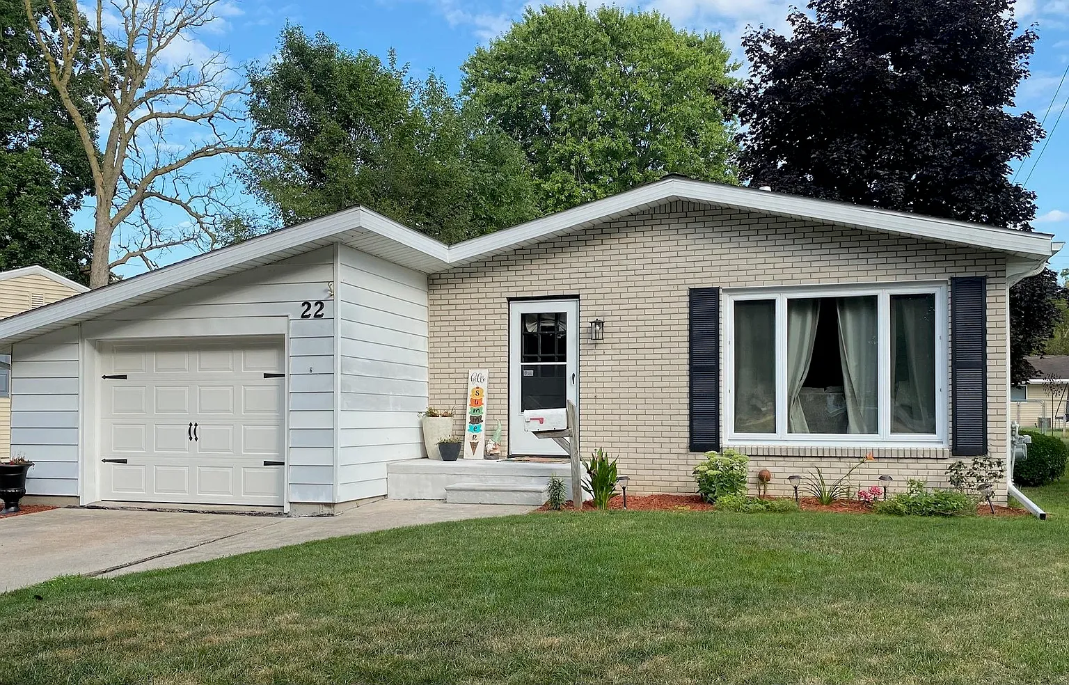 22 W Sharlear Dr photo 1