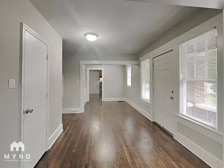4817 Avenue N — Photo 11