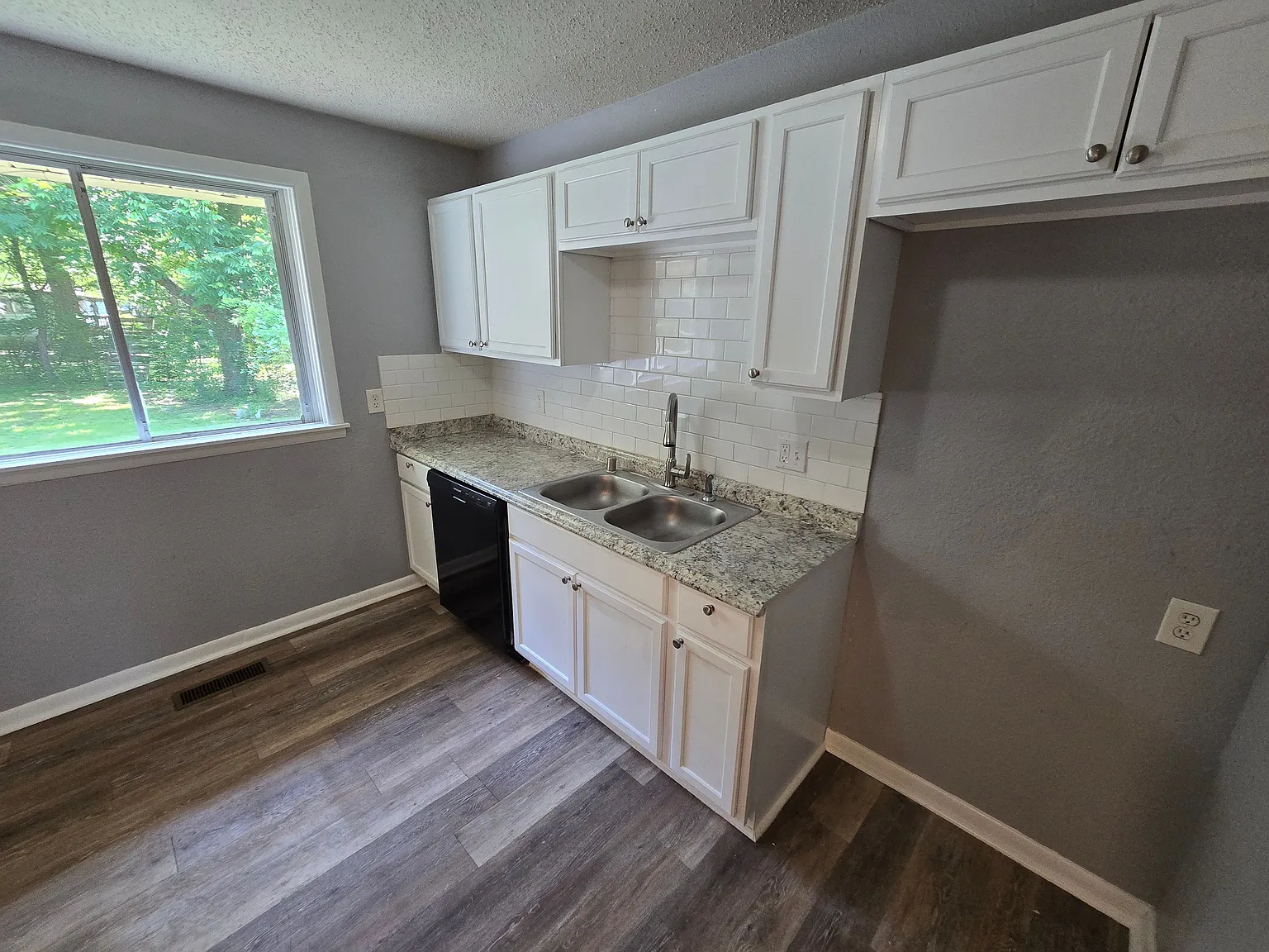 Charming 3-Bedroom Brick Home with Sunroom & Family Den — Photo 4