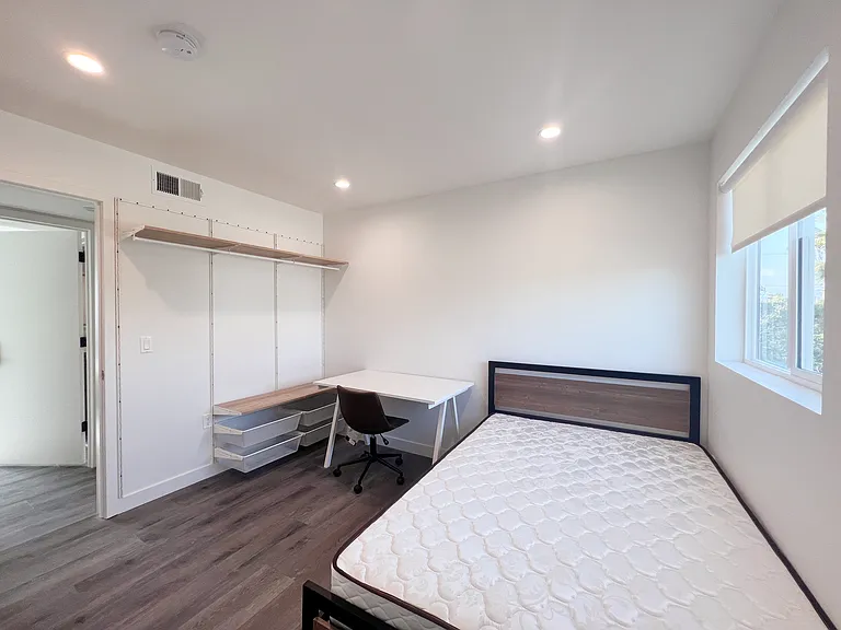 1439 W 37th Dr — Photo 63