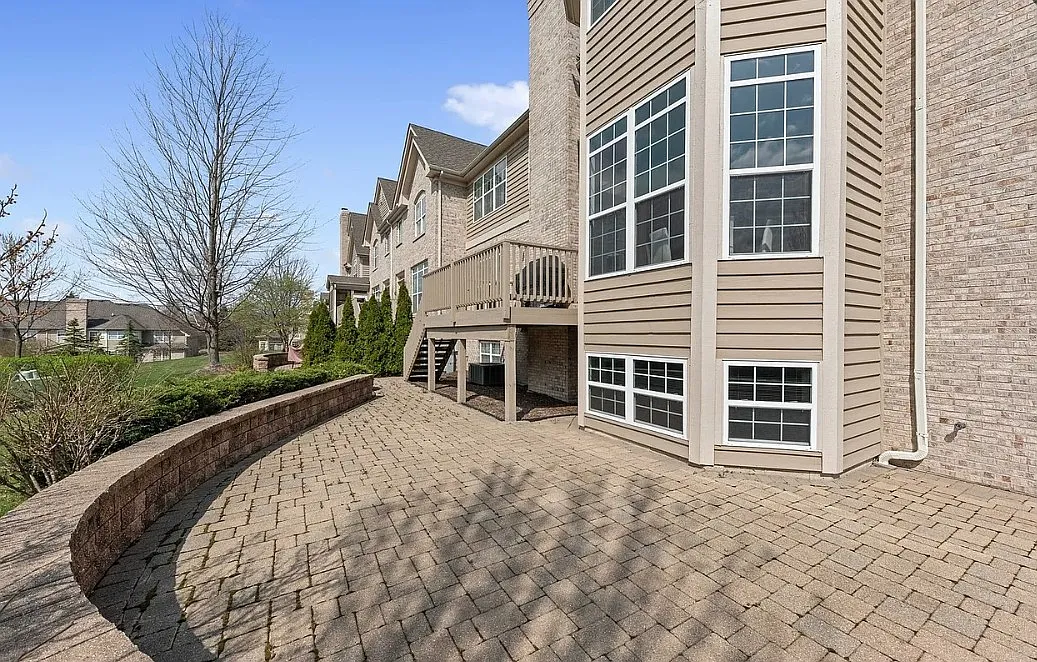 3 bed, 3.5 bath, 3592 sqft, $5,500 — Photo 3