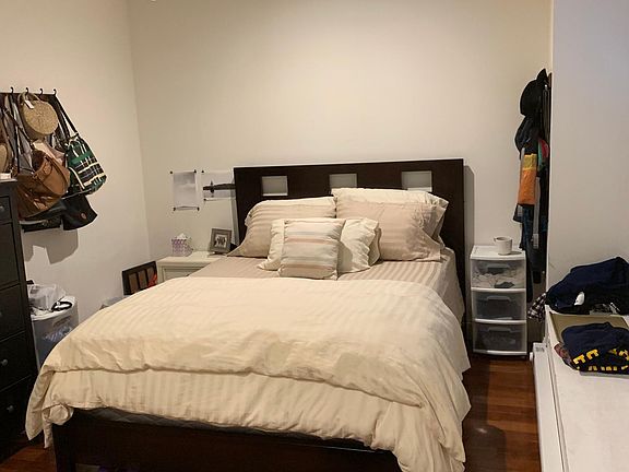 5th image of 2041 Spring Garden St APT 1R