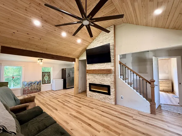 374 State Line Rd, Loretto, TN 38469