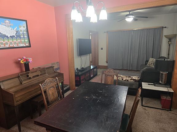 4th image of 403 E 7th St
