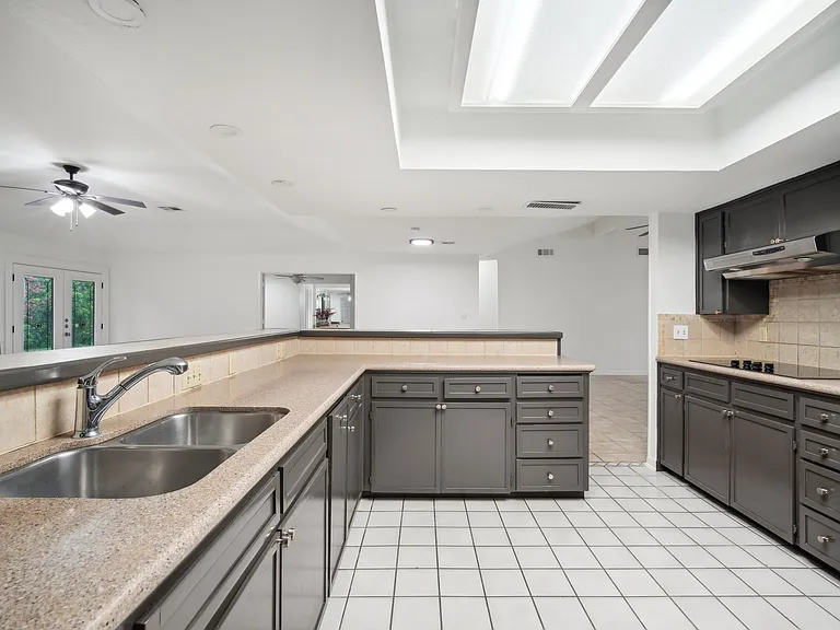 3106 E Palm Valley Blvd — Photo 8