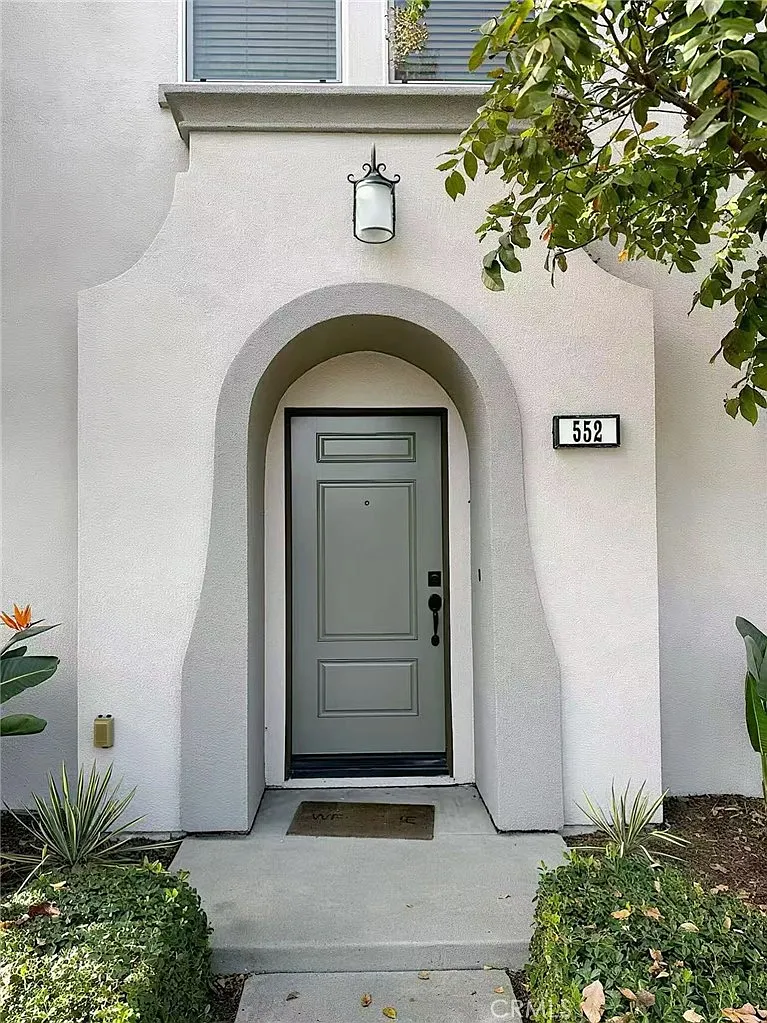 2 bed, 1190 sqft, $3,100 — Photo 1