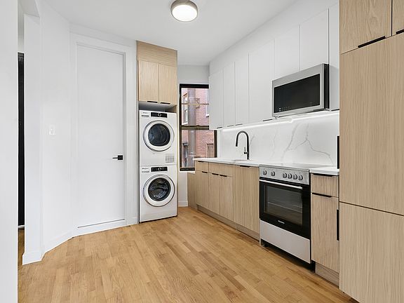 2nd image of 200 W 80th St APT 4W