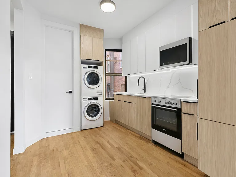 200 W 80th St #4W — Photo 2