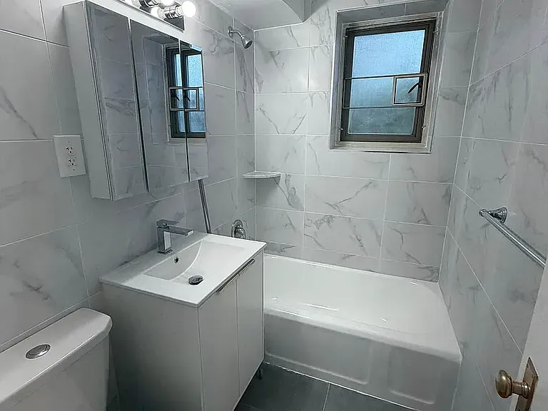 185-19 64th Ave #6J — Photo 4