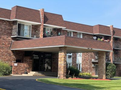 850 S Lorraine Rd APT 3G, Wheaton, IL, 60189