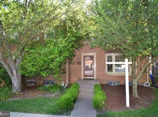 7956 Hidden Bridge Dr, Springfield, VA 22153