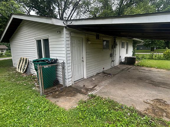 4th image of 2 E Adams Dr
