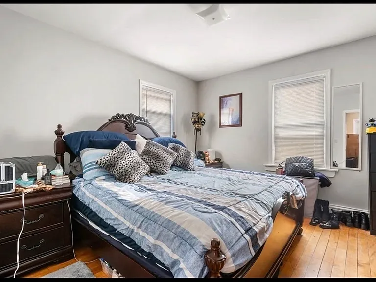 35 Circular St #2 — Photo 3