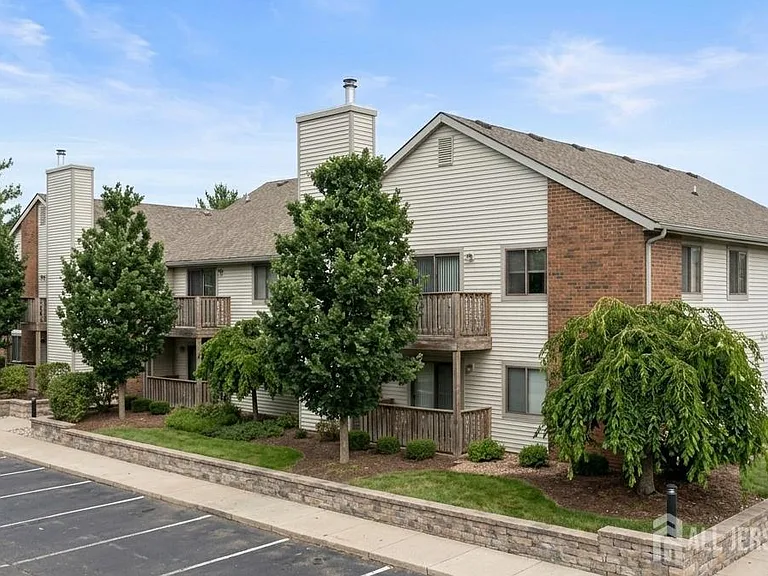 4707 Ravens Crest Dr — Photo 2