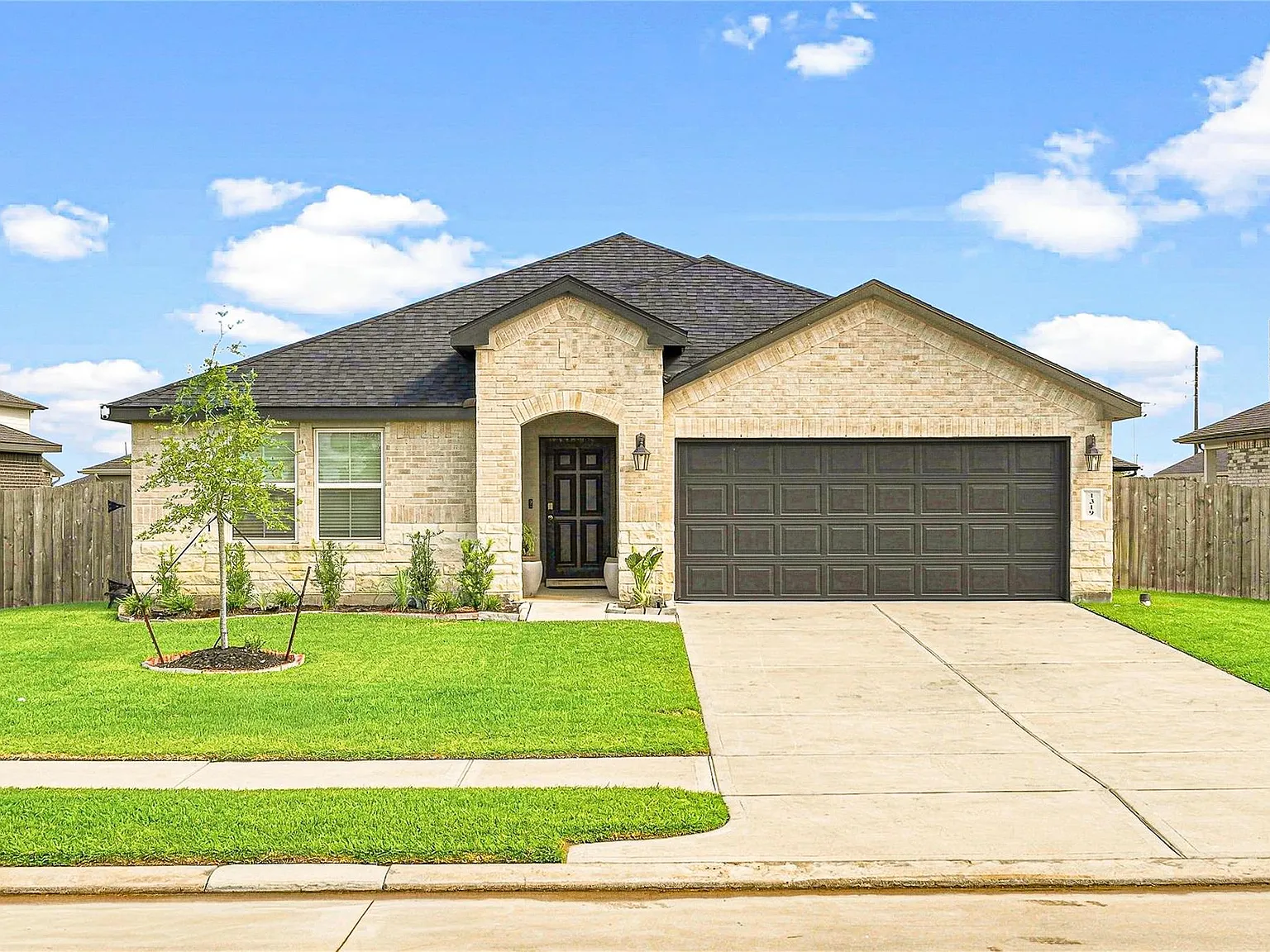 4 bed, 2.5 bath, 2076 sqft, $2,700 — Photo 1