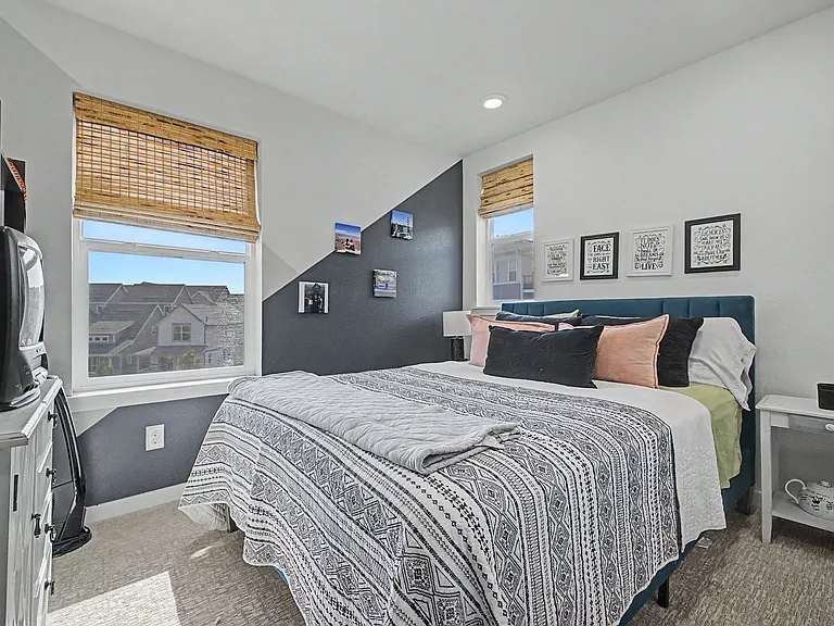 570 W Amherst Ave — Photo 21