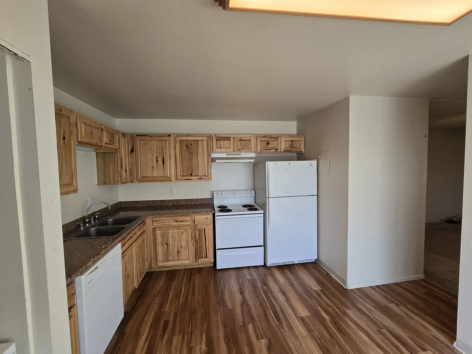 2 bed, 1000 sqft, $1,350 — Photo 3