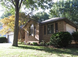 2842 S Scotts Ln, Springfield, MO 65807