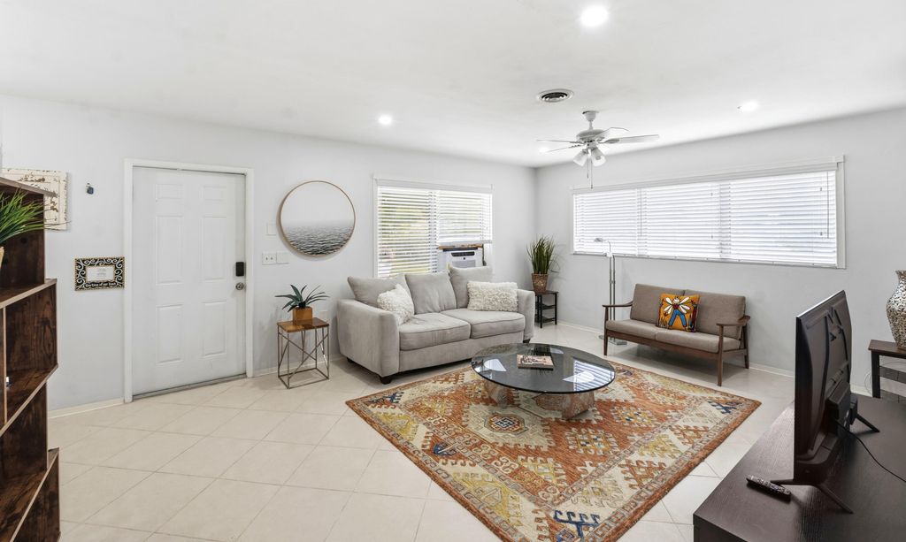 23 NE 19th Ave, photo 6