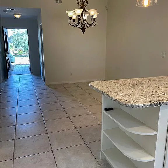 1424 Chesterfield Dr — Photo 3