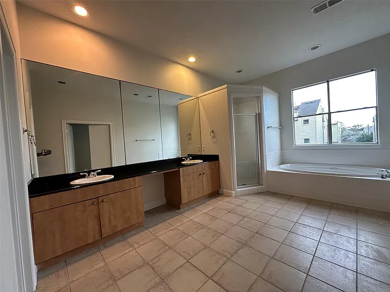 2713 Crawford St — Photo 23