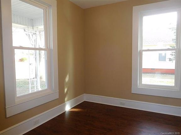 4th image of 111 Globe St