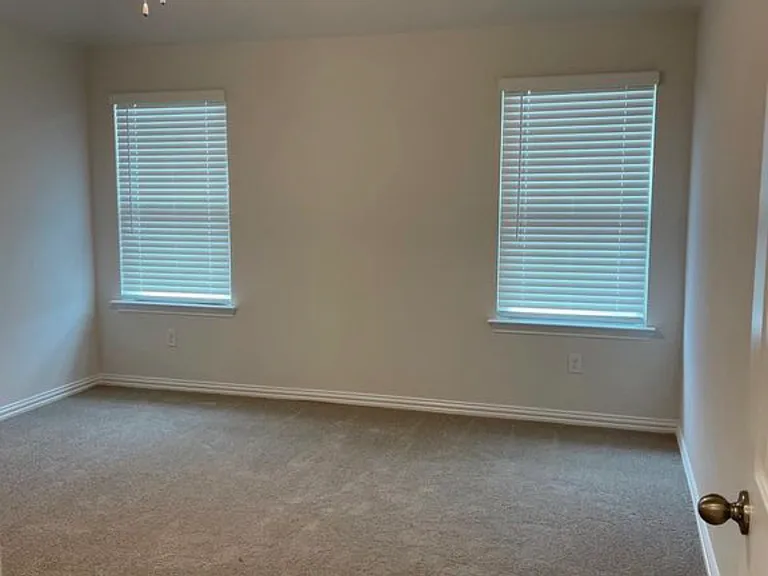 1808 Briar Hill Dr — Photo 5