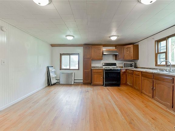 3rd image of 10 Vermont Dr