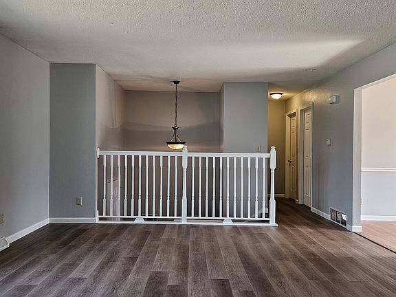 4th image of 204 Saxon Dr