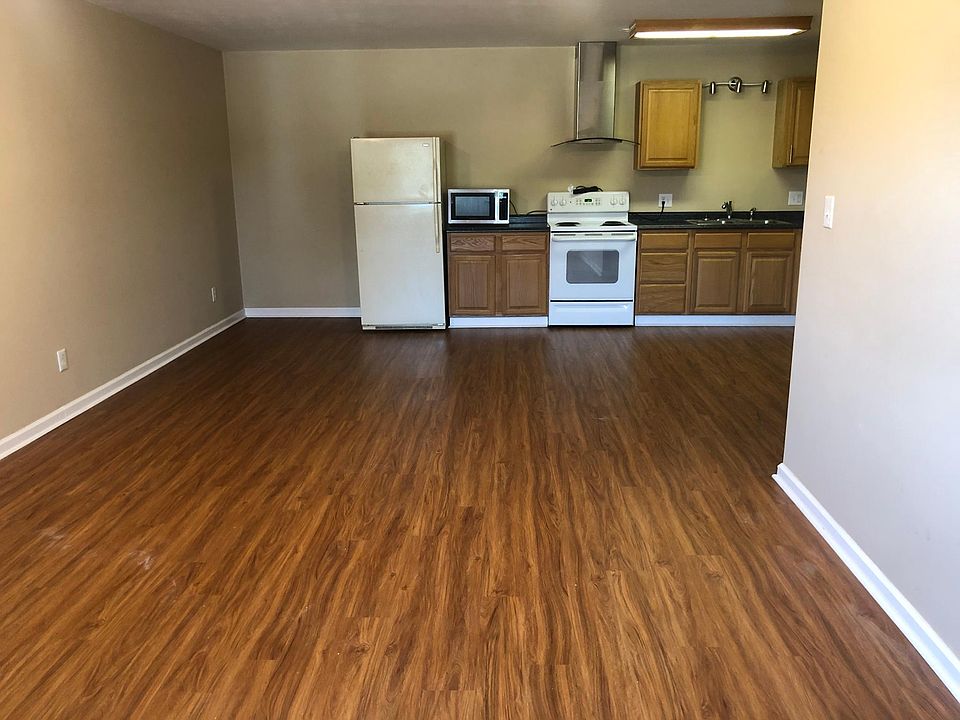 Great room looking toward kitchen