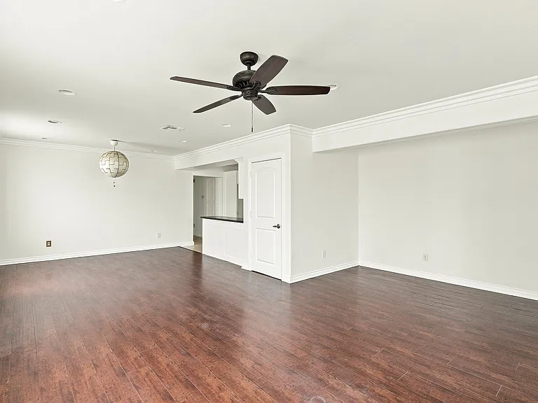 246 E Gage Ave — Photo 35
