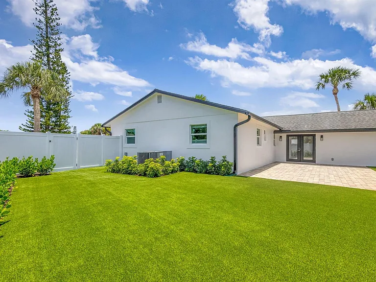 204 W Whitney Dr — Photo 36