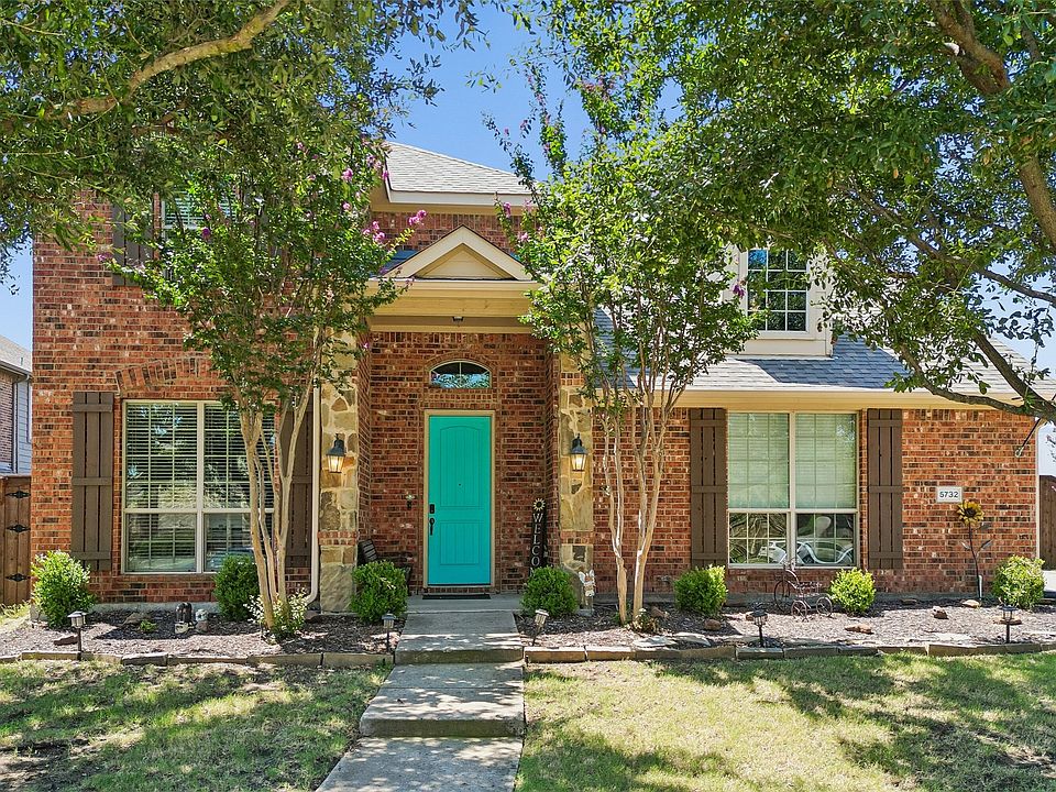 1st image of 5732 Chateau Dr