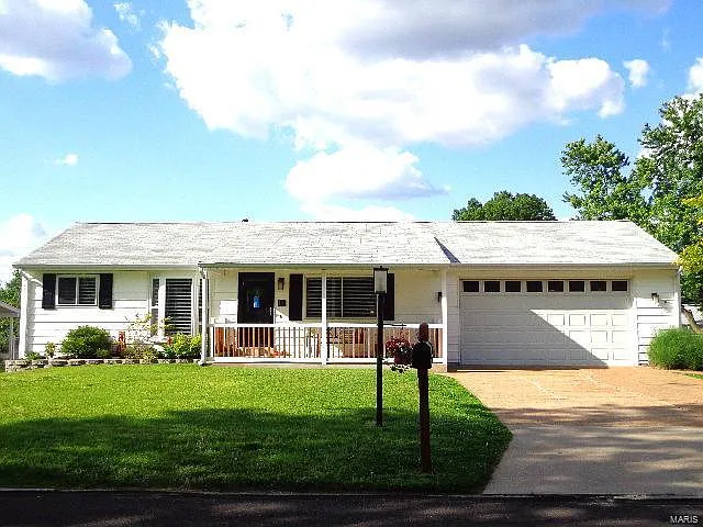 131 Bertrand Dr photo 1