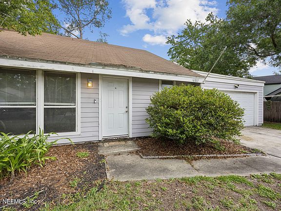 4th image of 6817 CORALBERRY Lane S