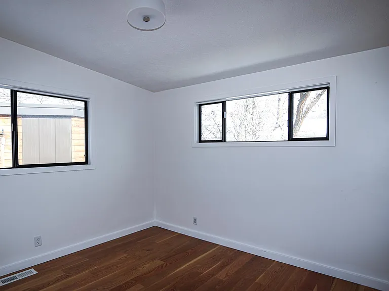 1859 E Hillcrest Ave — Photo 8