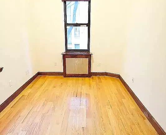 4th image of 40 W 73rd St