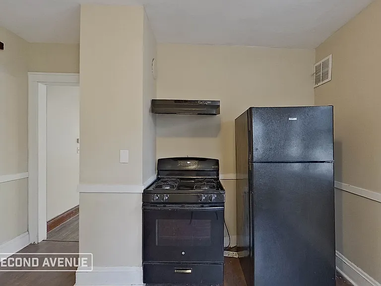 910 Dresden Rd — Photo 5