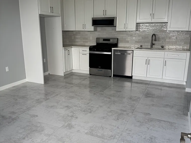 15115 Tuba St — Photo 1