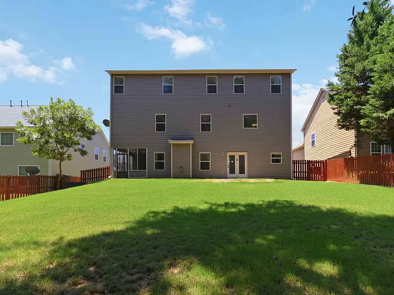 310 Strasburg Dr — Photo 34