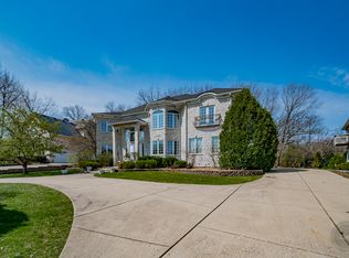 8S320 Hampton Cir, Naperville, IL 60540