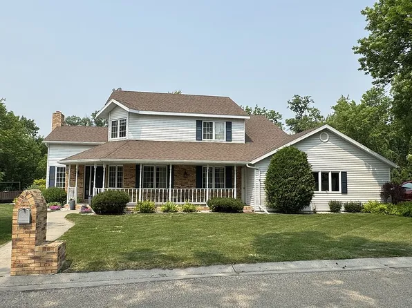 405 E 2nd Ave N, Cavalier, ND 58220