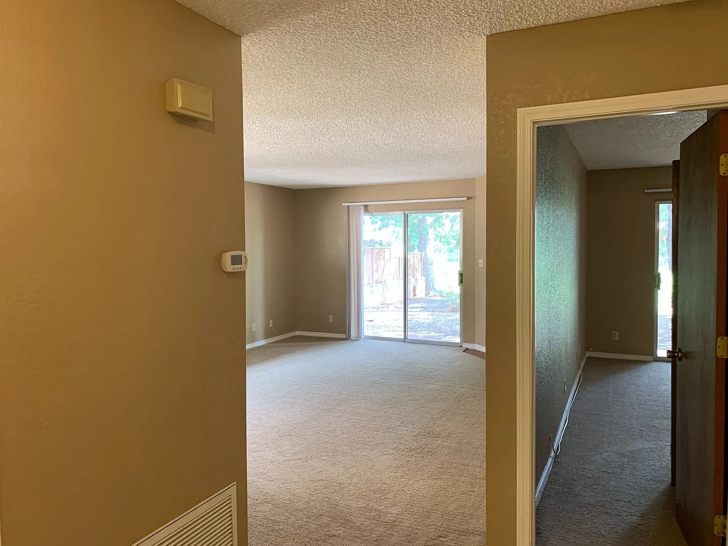 Unfurnished, 1-year long-term rental- Located directly on the Oak Creek Country Club Golf Course — Photo 2